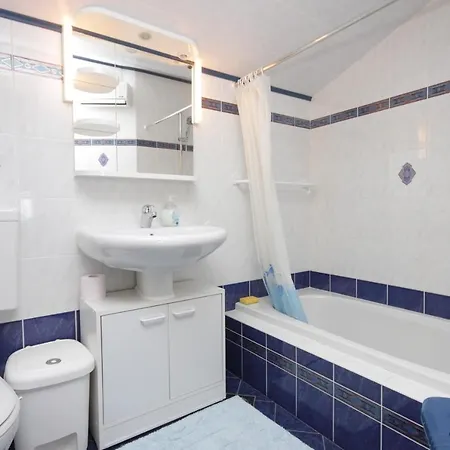 With A Swimming Pool Lovran, Opatija - 7694 Daire *