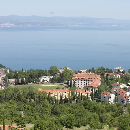 With A Swimming Pool Lovran, Opatija - 7694 Daire Lovran