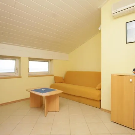 With A Swimming Pool Lovran, Opatija - 7694 Daire *